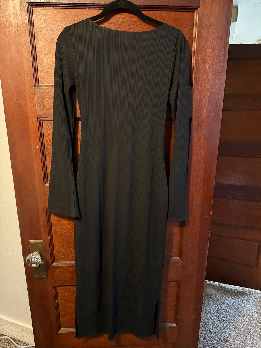 Women's Black Ribbed Long-Sleeve Midi Dress